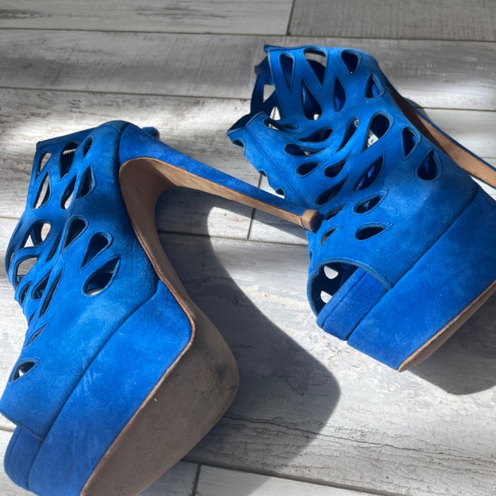 heels - Picture 5 of 9